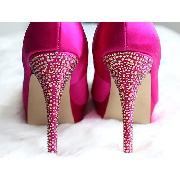 NIB Steve Madden “Partyy-R Fuchsia” Satin Heels - Picture 5 of 8